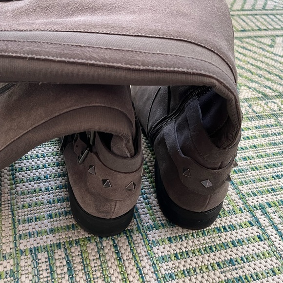 Marc Fisher Gray Suede Tall Boots 8.5 Silver Studs Zippers VGUC Fall Winter - Picture 4 of 6